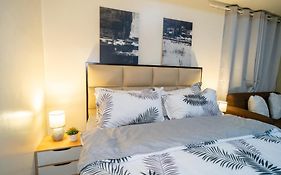 A2J Luxury 2Br Bgc Suite Near Sm Aura, Market2X